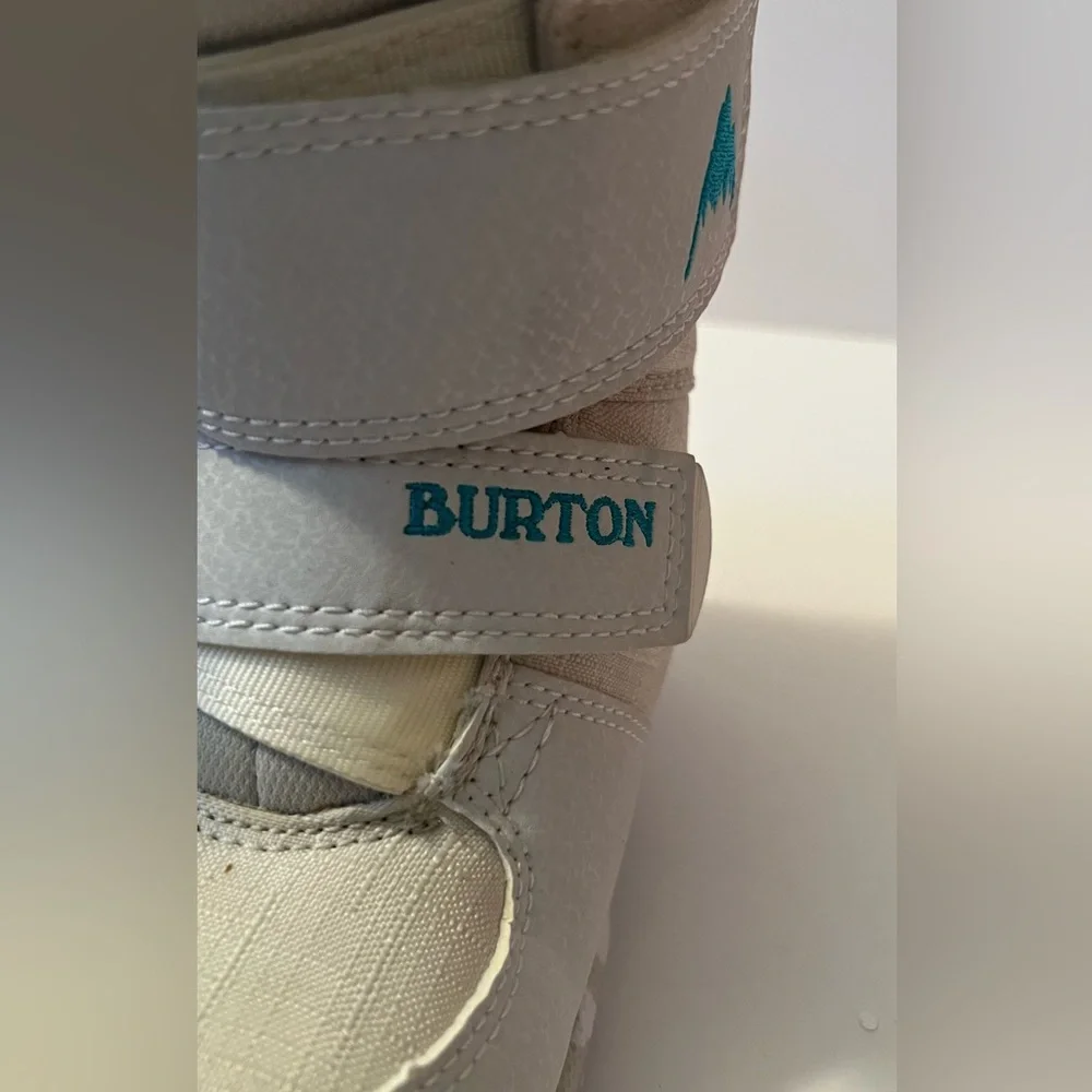 Burtin Grom Snowboard Boots in size 10 Kids